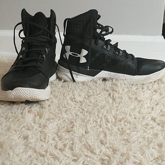 UNDER ARMOUR WOMEN'S HIGHLIGHT ACE VOLLEYBALL SHOE - Picture 2 of 3